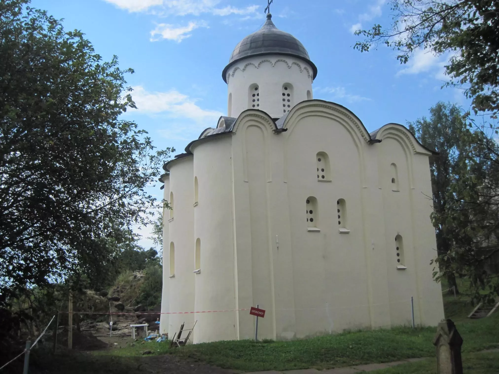 Труворов крест в Изборске 